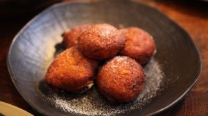 banana-and-coconut-fritters_A0